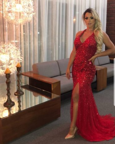vestido vermelho com pedraria