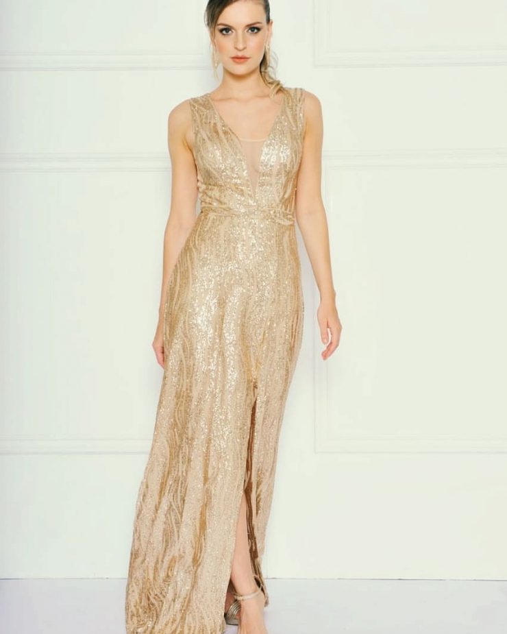 Vestido de Festa Formatura Geografia Dourado Longo Fenda Decote - RJ - Arrazo Fashion