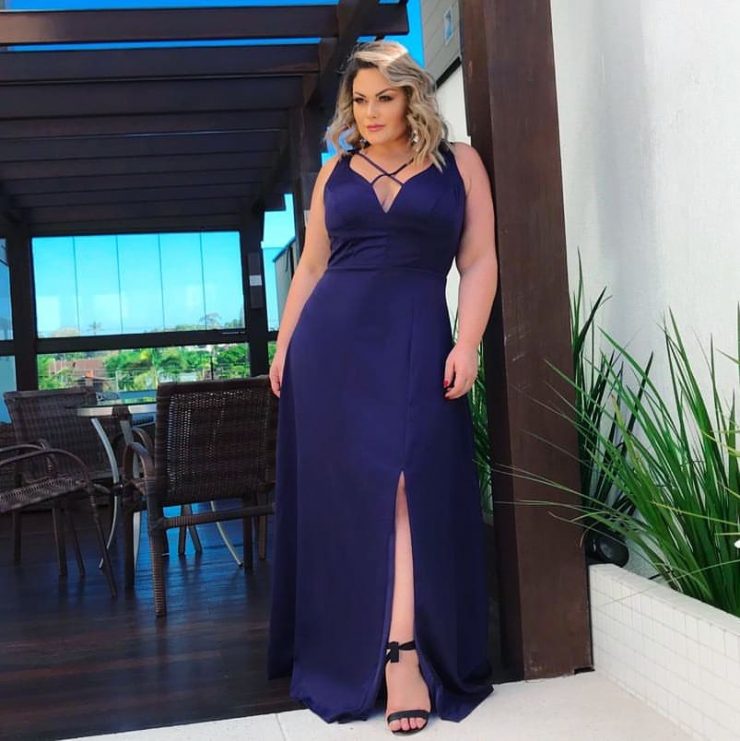 Vestido de Festa Formatura Radiologia Plus Size Longo Fenda Azul Marinho próximo à Santa Teresa - Arrazo Fashion