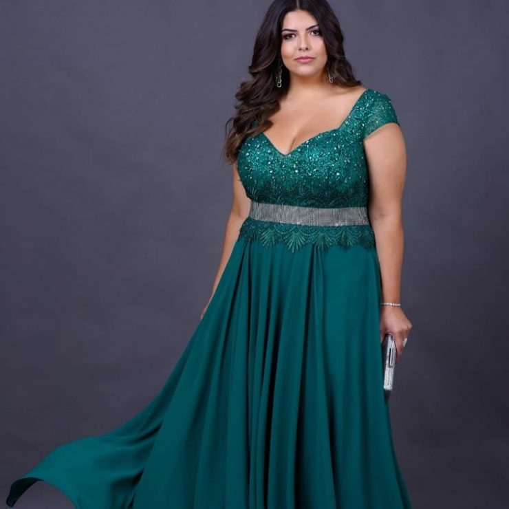 Vestido de Festa Longo Plus Size Decotado Formatura de Direito Verde próximo à Praça Seca para Alugar - Fino Traje Moda Festa