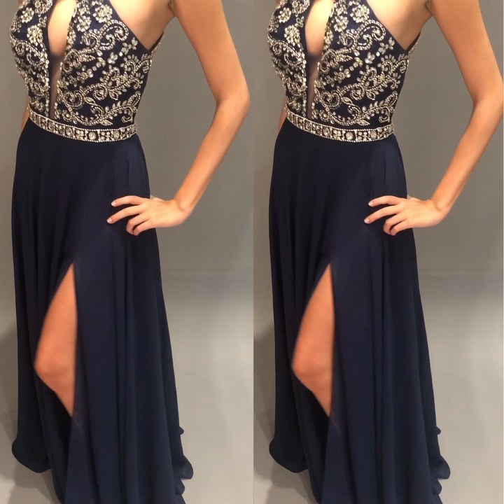 Vestido de Festa Madrinha Pedras Decote Fenda Longo Azul no Città - Pathisa