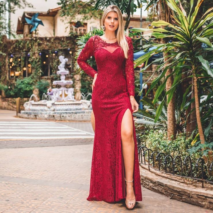 Vestido de Festa Marsala Mãe de Noivo Pedras Longo Fenda Renda próximo ao Catete - Arrazo Fashion